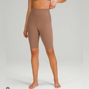 lululemon Align™ Super-High-Rise Short 10" Size4 
Cacao